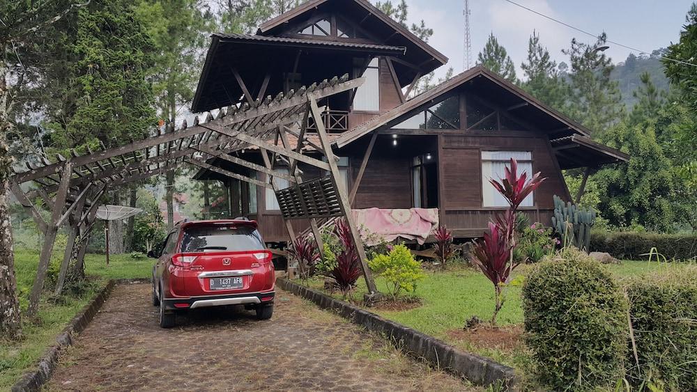 Aubrey Ciwidey Taman liburan *