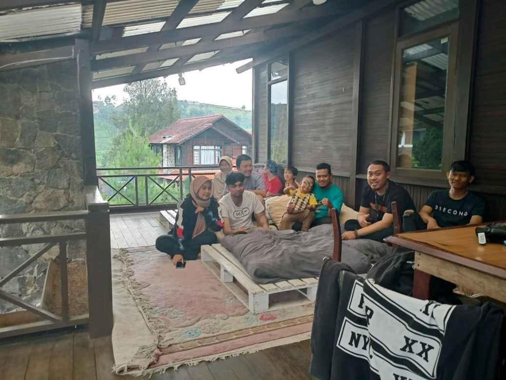 Aubrey Ciwidey Taman liburan *
